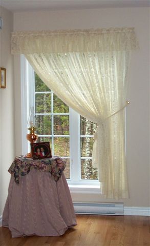 lace curtain with tie back
